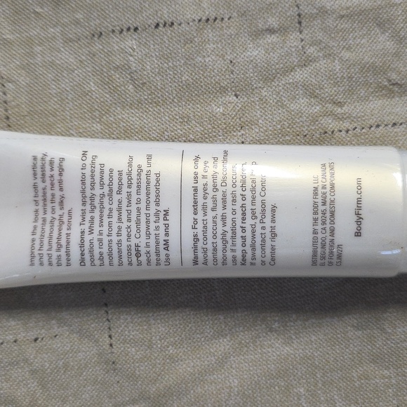 NWT Body Firm Crepe Erase lift and smooth neck firming treatment 50 ml 1.7 floz - Picture 3 of 3
